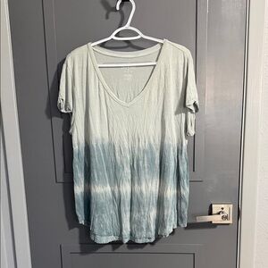 American Eagle Outfitters Gradient V-Neck Tee